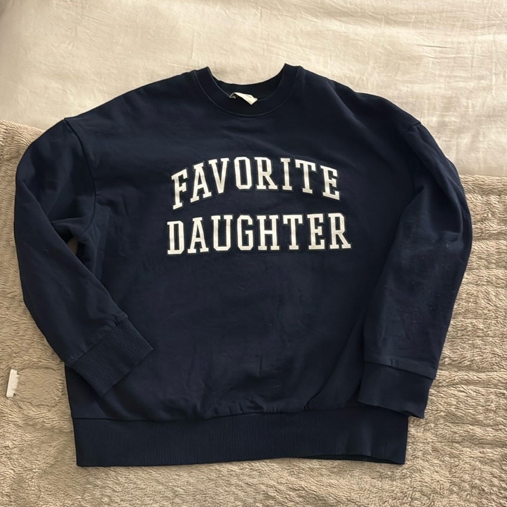 Favorite daughter sweatshirt size extra small.
